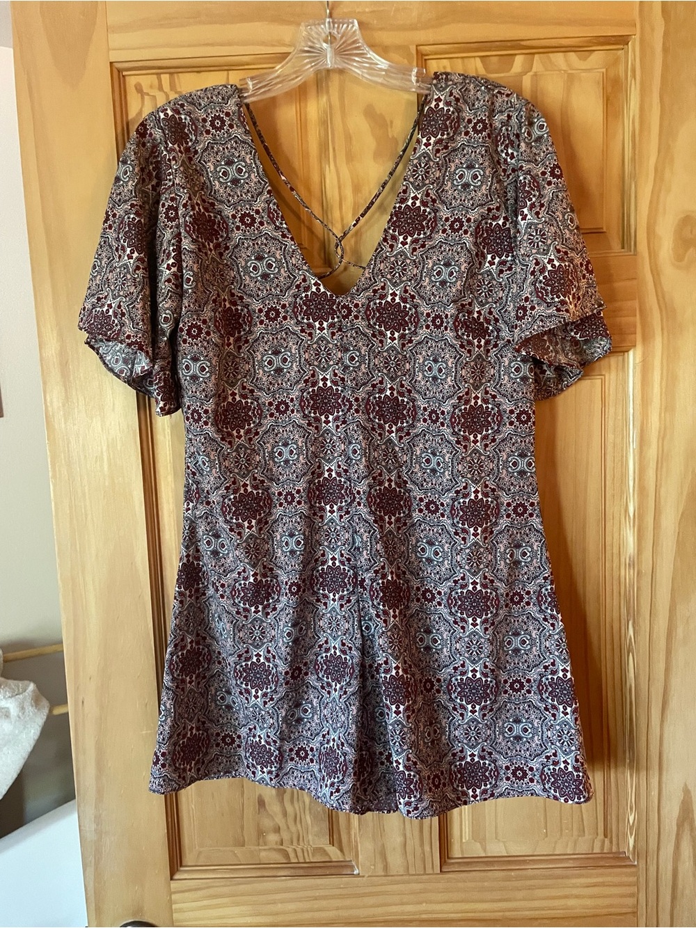 4SI3NNA Burgundy and Cream Printed V-Neck Romper with Crisscross Back
